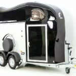 Cheval Liberte Pferdeanhänger GOLD One 1,5er| Pullmann-Fahrwerk| Sattelkammer| schwarz-Neu