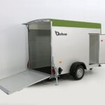 Debon Kofferanhänger C300 148x295cm H:190cm 1,3t Alu, Polybug|Tür|olivgrün-Neu