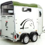 Cheval Liberte Pferdeanhänger Touring Country| Pullman-Fahrwerk| Frontausstieg| olivgrün-Neu