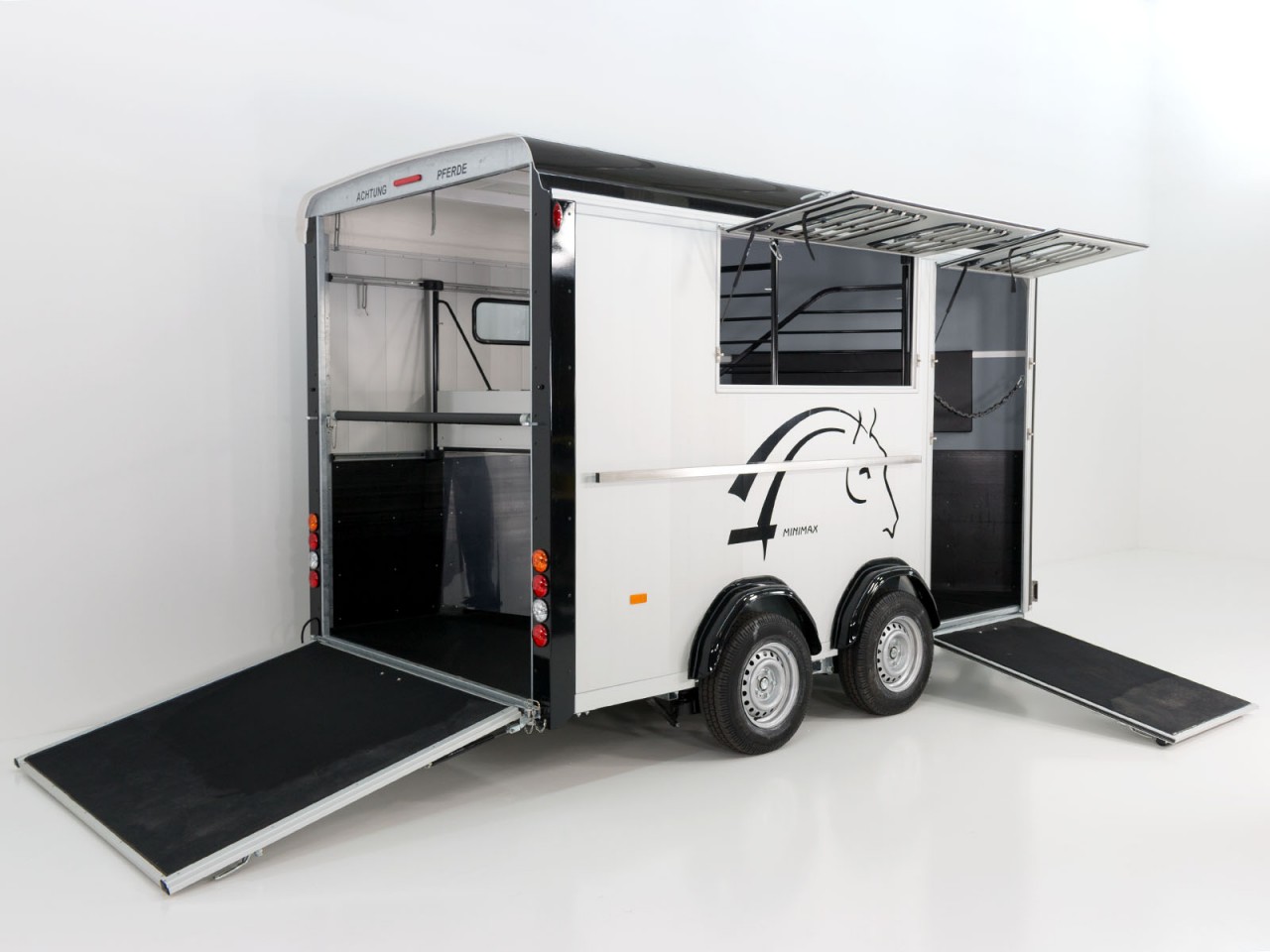 48.jpg Cheval Liberte Pferdeanhänger Maxi 3| 3 Pferde| Pullmann 2 Fahrwerk| schwarz-Neu – Image 1
