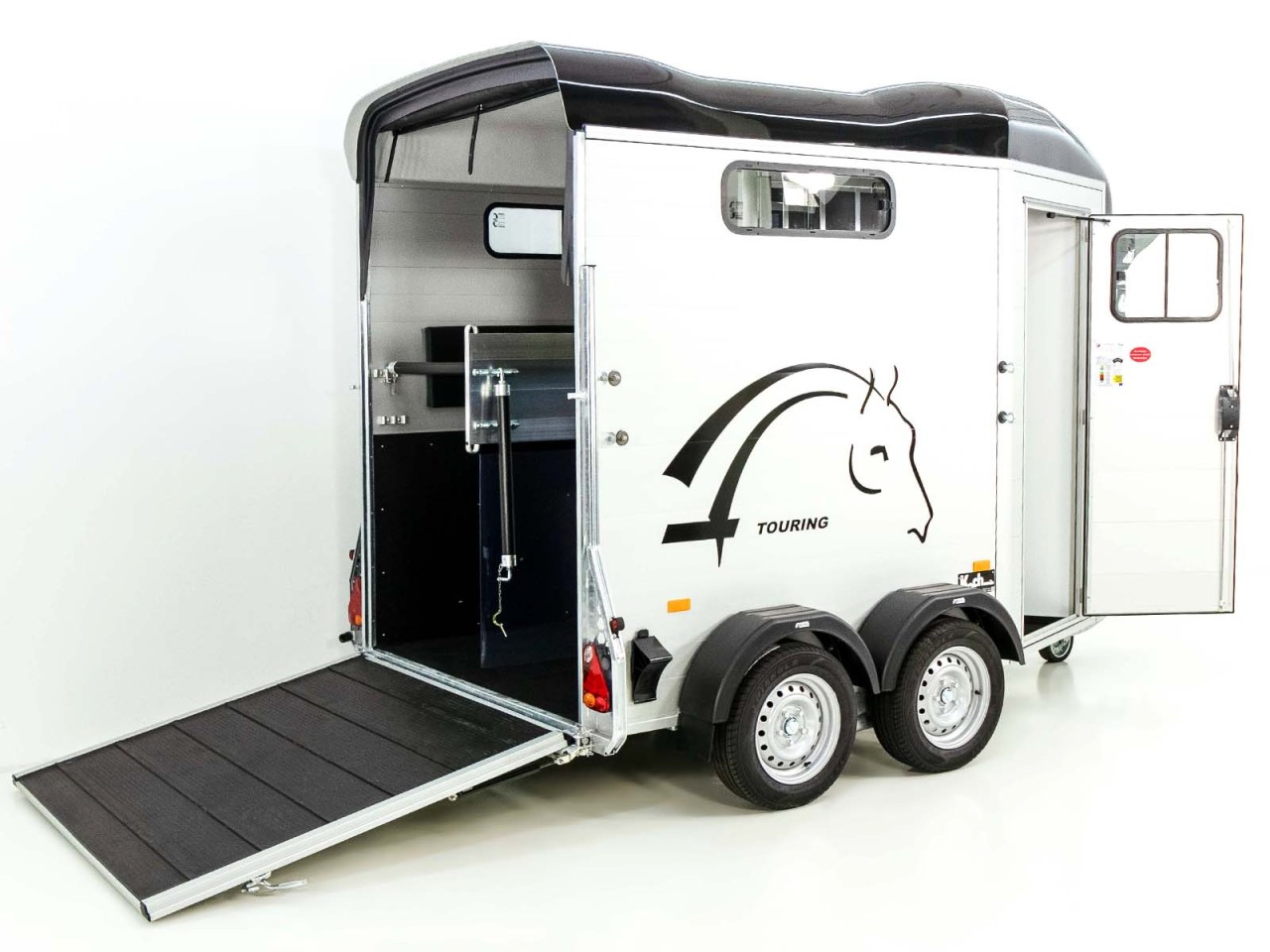 57.jpg Cheval Liberte Pferdeanhänger Touring Country|Sattelkammer|Frontausstieg|schwarz-Neu – Image 1