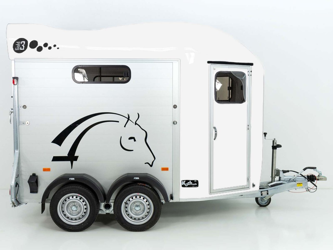 71.jpg Cheval Liberte Pferdeanhänger GOLD 3|Premium|Pullman 2|Sattelkammer|weiß-Neu – Image 1