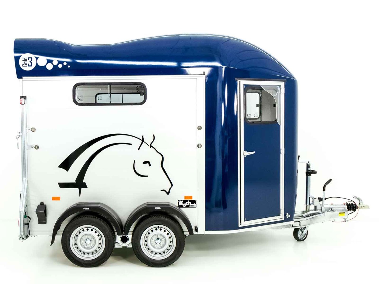 73.jpg Cheval Liberte Pferdeanhänger GOLD 3|Premium|Pullman 2|Sattelkammer|blau-Neu – Image 1