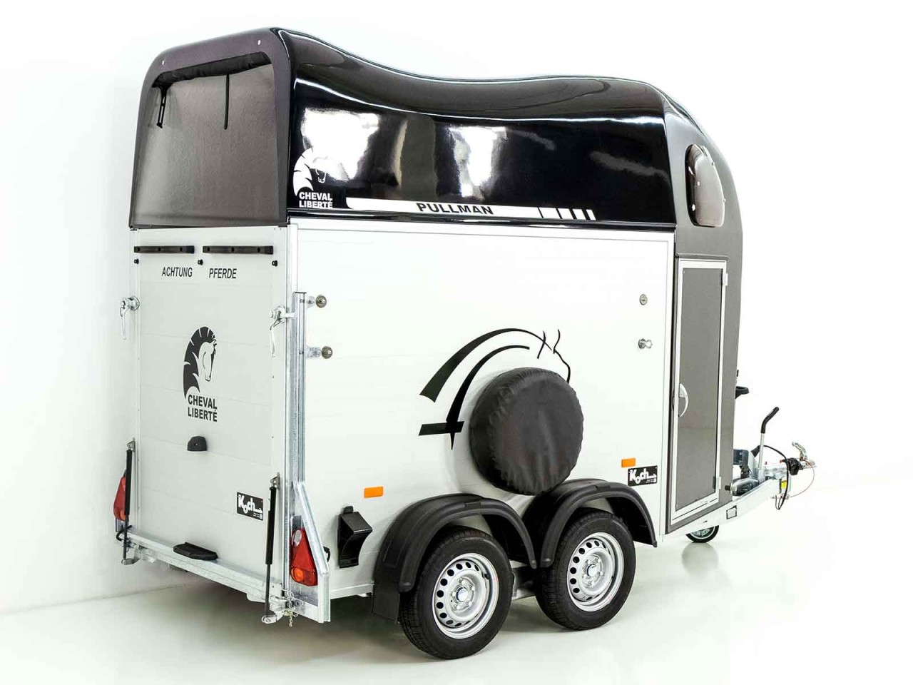75.jpg Cheval Liberte Pferdeanhänger GOLD One 1,5er| Pullman-Fahrwerk| schwarz-Neu – Image 1