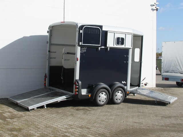 Pf0656Iw_2_1280x1280.jpg Ifor Williams Pferdeanhänger HB511|Heckklappen-Türkombination|schwarz-Neu – Image 1